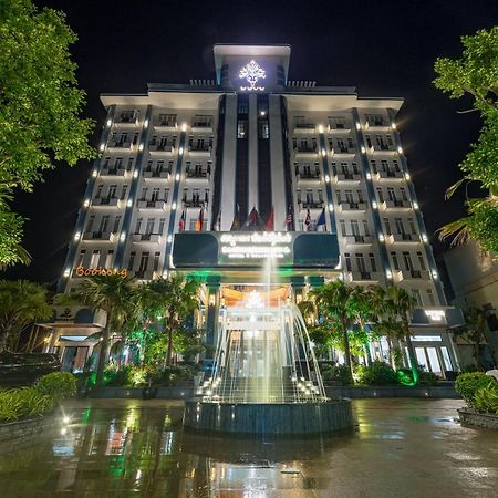 Kampong Thom Royal Hotel מראה חיצוני תמונה