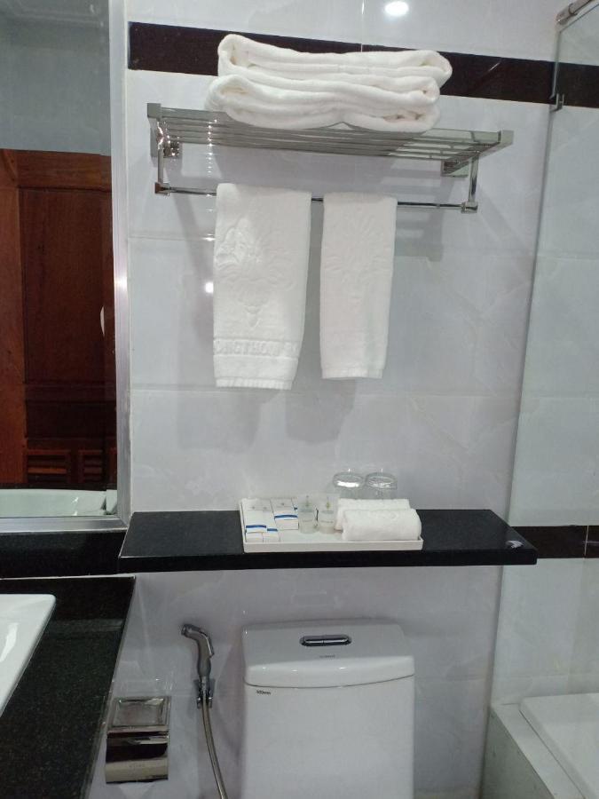 Kampong Thom Royal Hotel מראה חיצוני תמונה