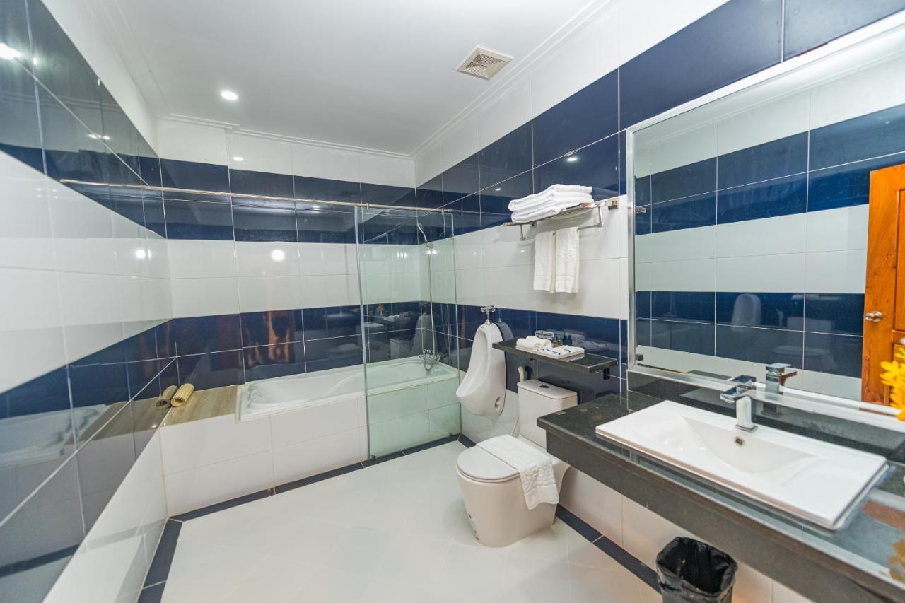 Kampong Thom Royal Hotel מראה חיצוני תמונה
